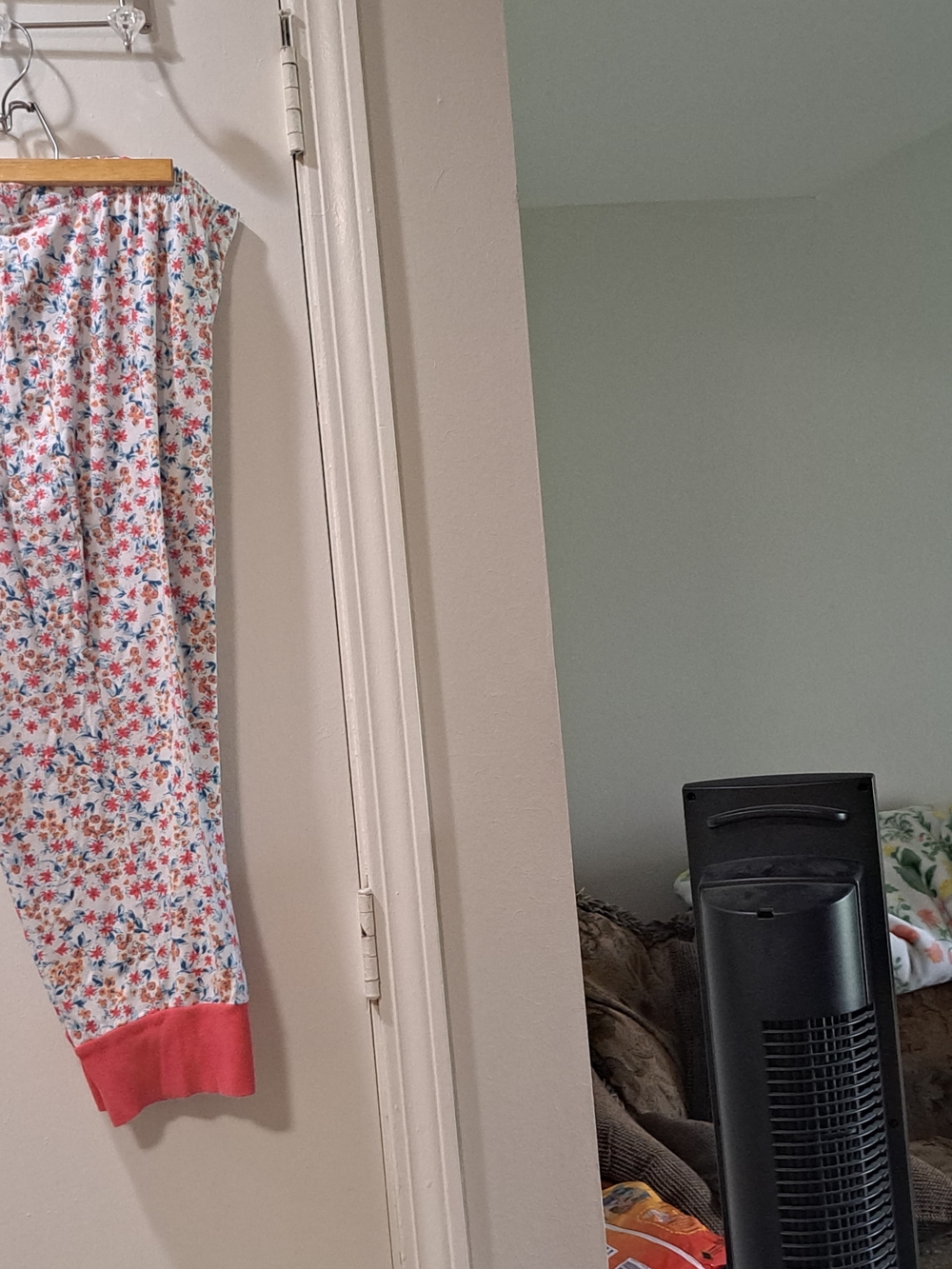 Coral Sleeveless Pj Set  with Floral Capri Bottoms EUC - Picture 6 of 10